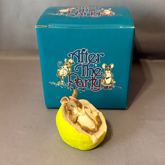 Vintage Mouse Figurine After The Party Mice Munro Anthropomorphic Apple Asleep - Picture 1 of 4